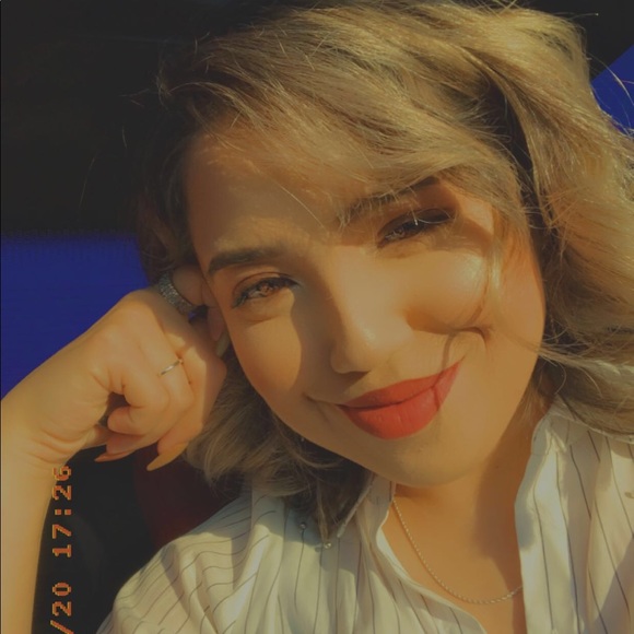 Meet your Posher, Ailyn - Picture 1 of 1